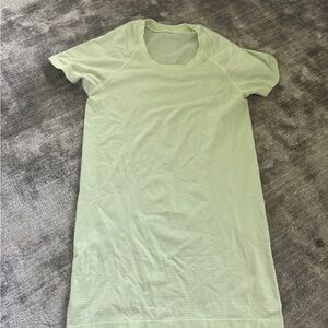 Lululemon Athletica Green Short Sleeve Tee